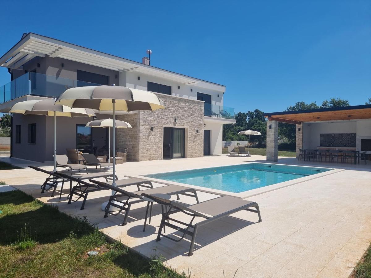 Luxury Villa Serena 2022 - With Heated Pool Cukrici Εξωτερικό φωτογραφία