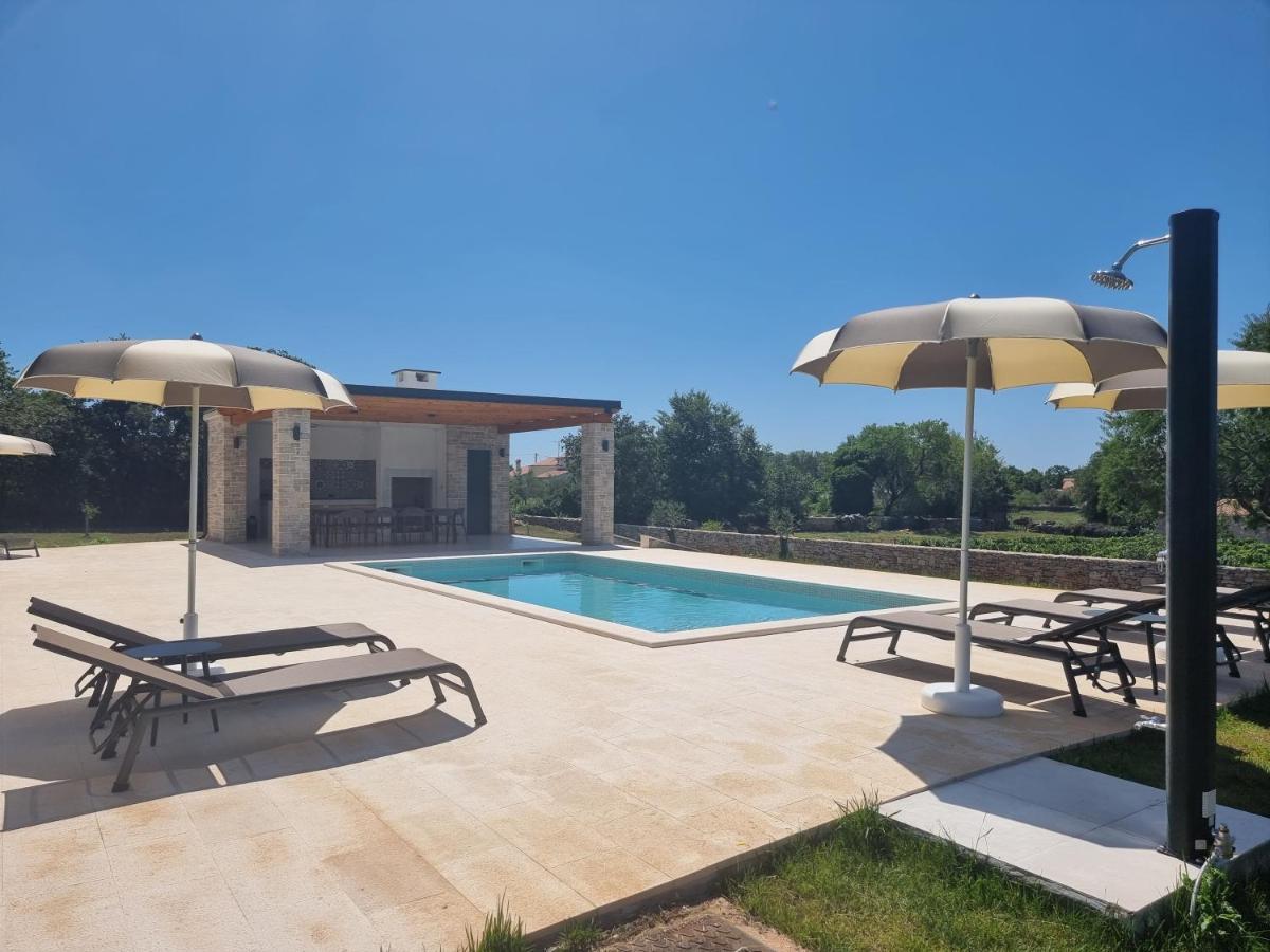 Luxury Villa Serena 2022 - With Heated Pool Cukrici Εξωτερικό φωτογραφία